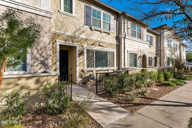 1825 E HAMPTON Lane 106, Gilbert, AZ 85295