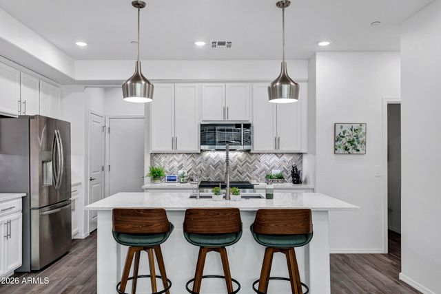 1825 E HAMPTON Lane 106, Gilbert, AZ 85295