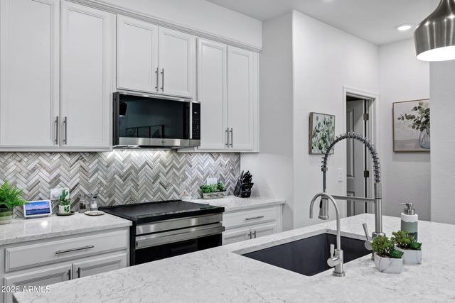 1825 E HAMPTON Lane 106, Gilbert, AZ 85295