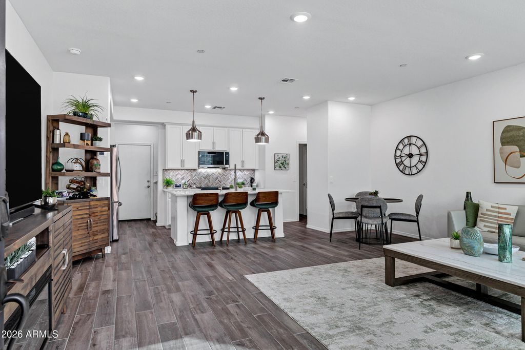 1825 E HAMPTON Lane 106, Gilbert, AZ 85295