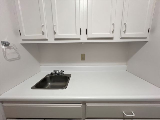 1140 Cherry Hills Drive A, Newton, IA 50208