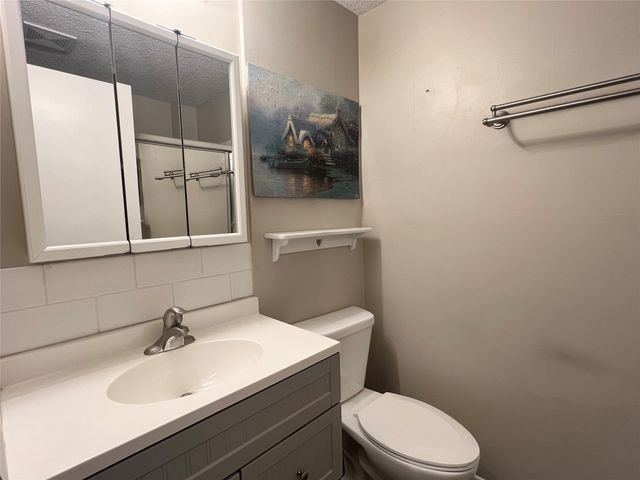 1140 Cherry Hills Drive A, Newton, IA 50208