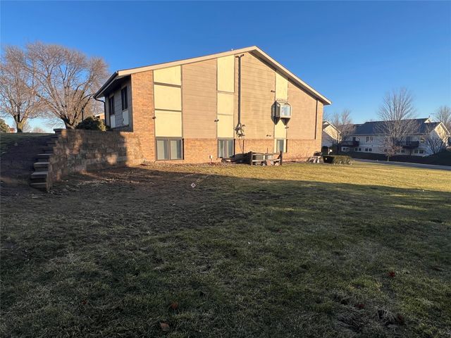 1140 Cherry Hills Drive A, Newton, IA 50208