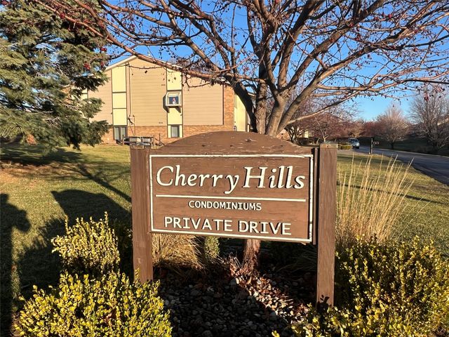 1140 Cherry Hills Drive A, Newton, IA 50208