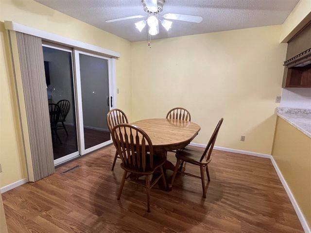 1140 Cherry Hills Drive A, Newton, IA 50208