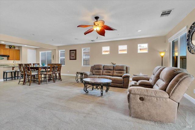 331 Frisbie Cir, Vacaville, CA 95688