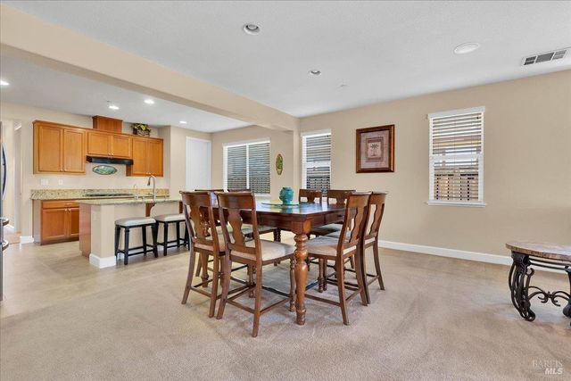 331 Frisbie Cir, Vacaville, CA 95688