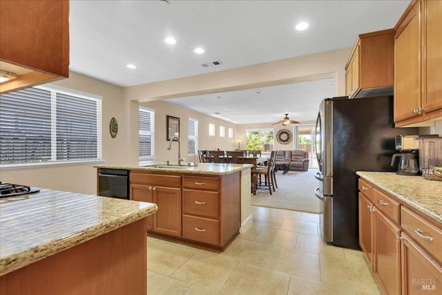 331 Frisbie Cir, Vacaville, CA 95688