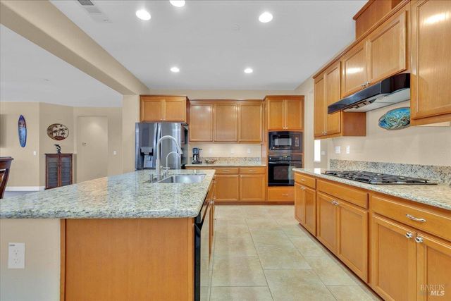 331 Frisbie Cir, Vacaville, CA 95688