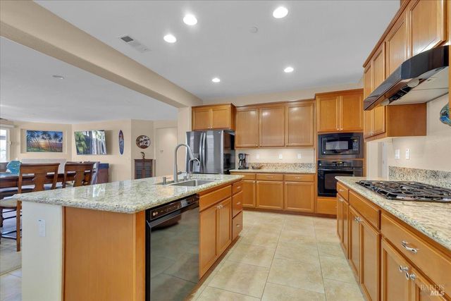 331 Frisbie Cir, Vacaville, CA 95688
