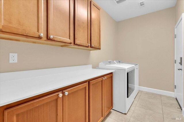 331 Frisbie Cir, Vacaville, CA 95688