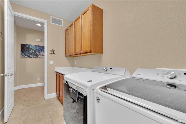331 Frisbie Cir, Vacaville, CA 95688