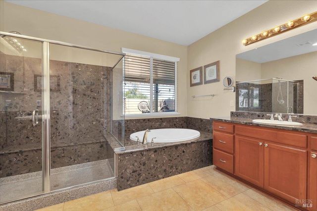 331 Frisbie Cir, Vacaville, CA 95688