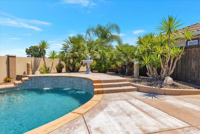 331 Frisbie Cir, Vacaville, CA 95688