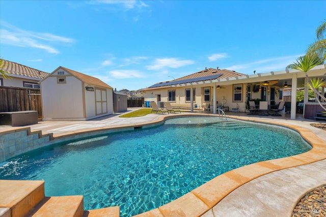 331 Frisbie Cir, Vacaville, CA 95688