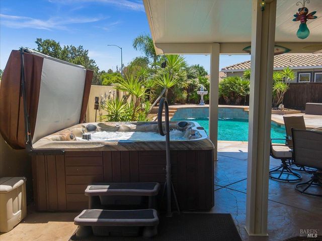 331 Frisbie Cir, Vacaville, CA 95688