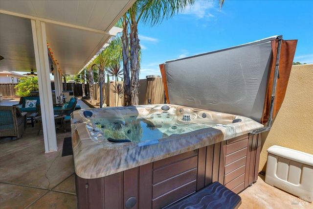 331 Frisbie Cir, Vacaville, CA 95688