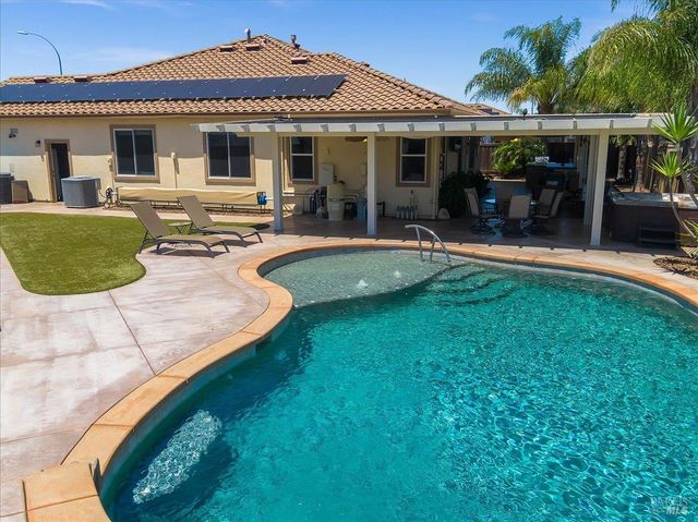 331 Frisbie Cir, Vacaville, CA 95688