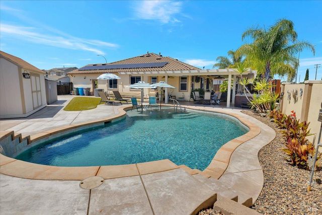 331 Frisbie Cir, Vacaville, CA 95688