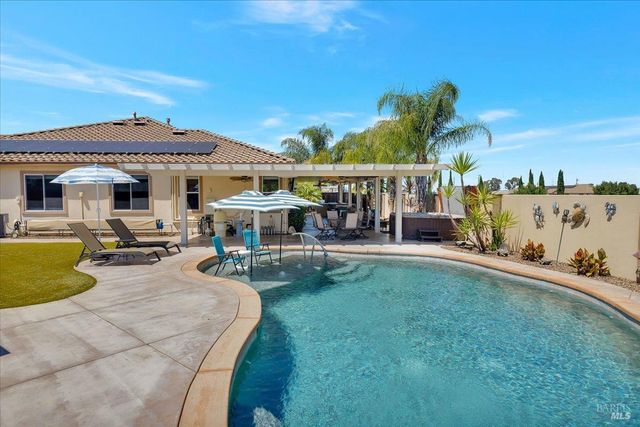 331 Frisbie Cir, Vacaville, CA 95688