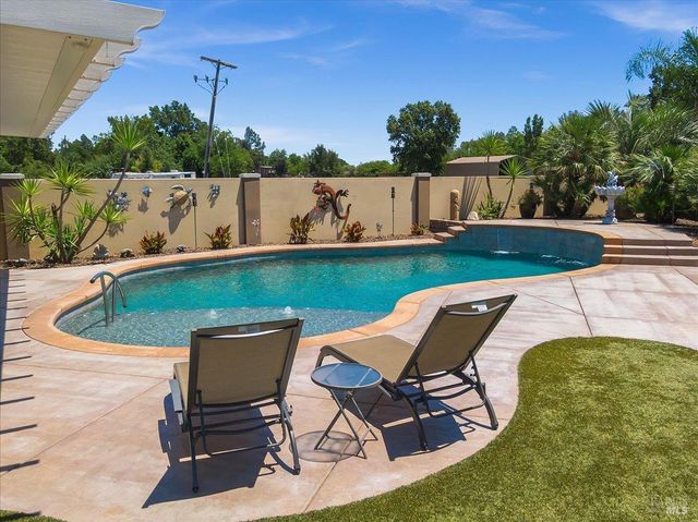 331 Frisbie Cir, Vacaville, CA 95688