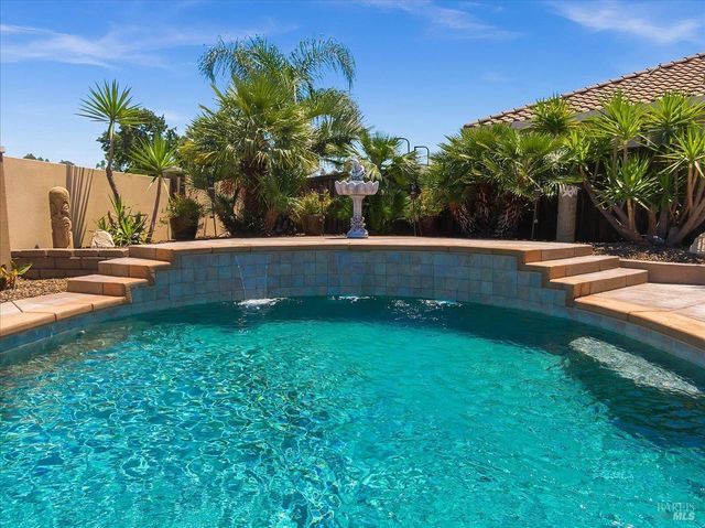 331 Frisbie Cir, Vacaville, CA 95688