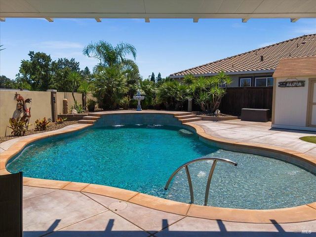 331 Frisbie Cir, Vacaville, CA 95688