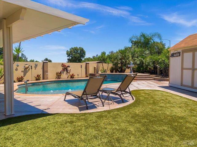 331 Frisbie Cir, Vacaville, CA 95688