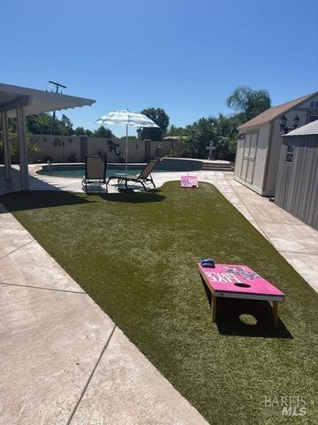 331 Frisbie Cir, Vacaville, CA 95688