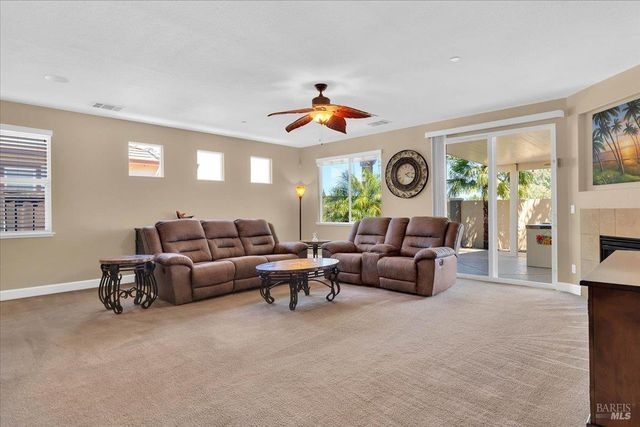 331 Frisbie Cir, Vacaville, CA 95688