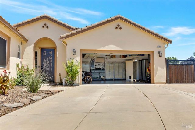 331 Frisbie Cir, Vacaville, CA 95688
