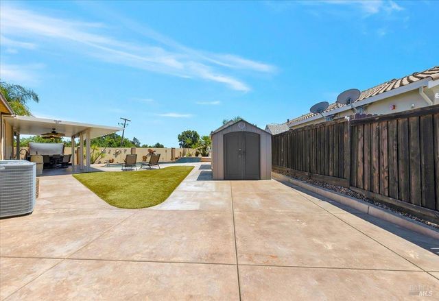 331 Frisbie Cir, Vacaville, CA 95688