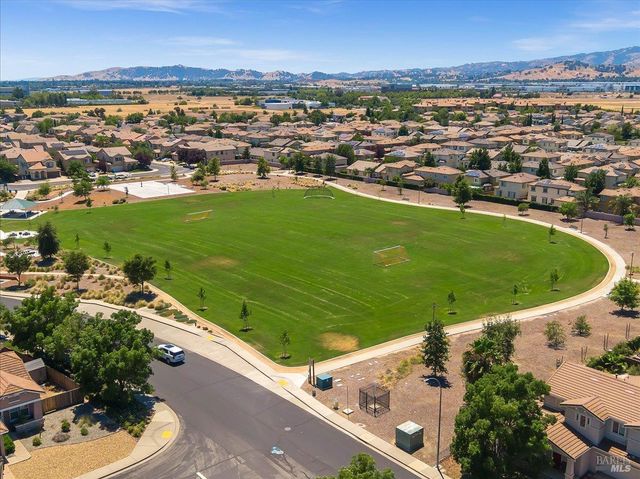 331 Frisbie Cir, Vacaville, CA 95688