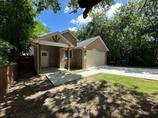 917 E Maddox Avenue, Fort Worth, TX 76104