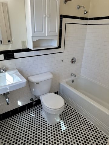 16 Columbian Street 4, Weymouth, MA 02190