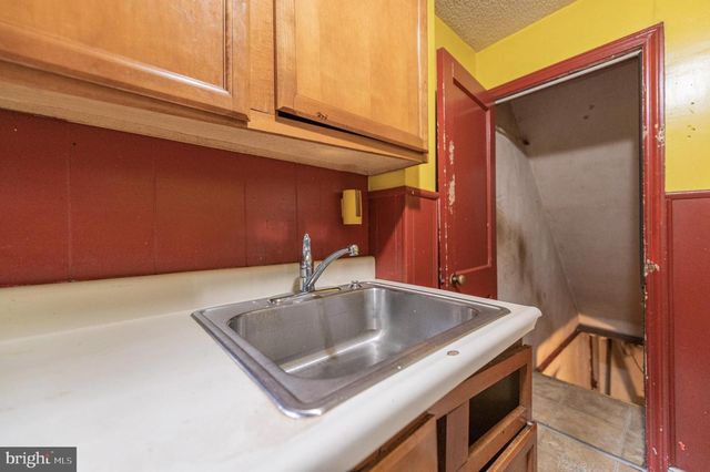 6605 CHURCH LN, Upper Darby, PA 19082