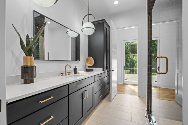 4024 General Bate Dr, Nashville, TN 37204