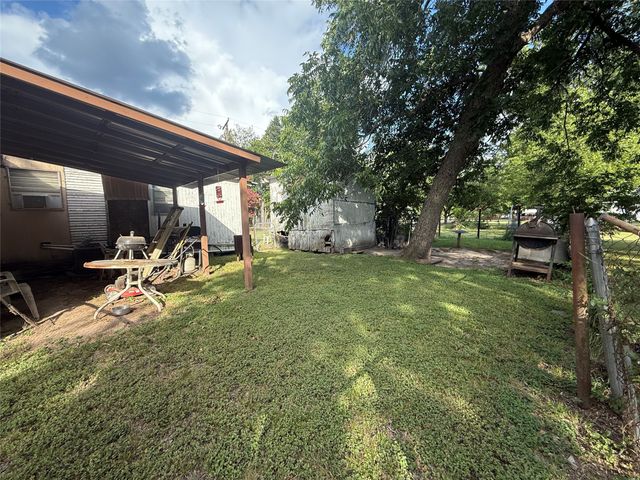 601 SW 2nd Street, Kerens, TX 75144