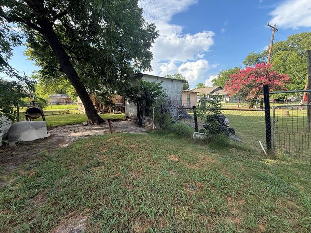 601 SW 2nd Street, Kerens, TX 75144