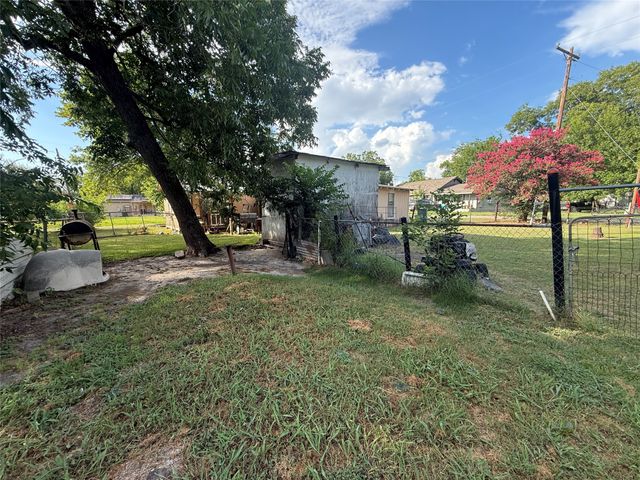 601 SW 2nd Street, Kerens, TX 75144