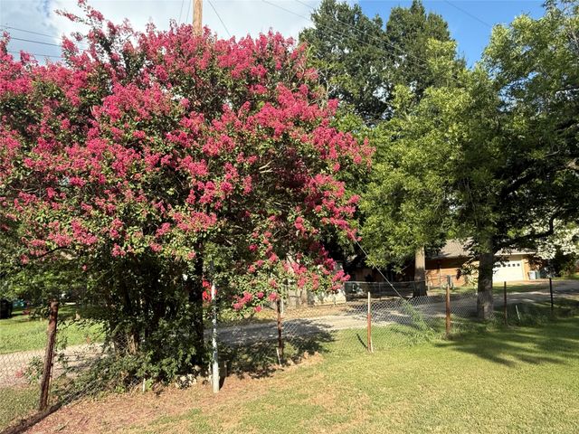 601 SW 2nd Street, Kerens, TX 75144