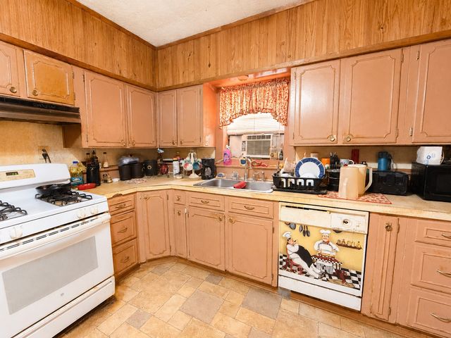 601 SW 2nd Street, Kerens, TX 75144