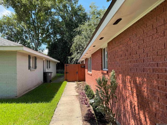 584 Jennifer Jean Dr, Baton Rouge, LA 70808