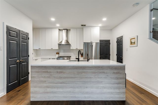 411 W Saint Elmo RD 35, Austin, TX 78745