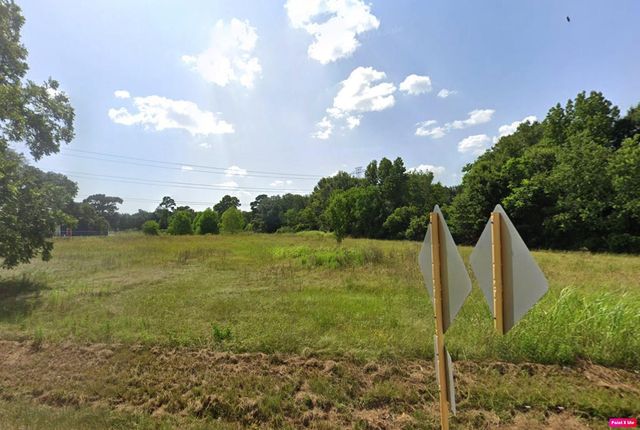 1323 E Huffsmith Road, Tomball, TX 77375