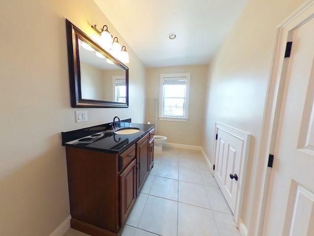 109 Farwell St 109, Newton, MA 02460