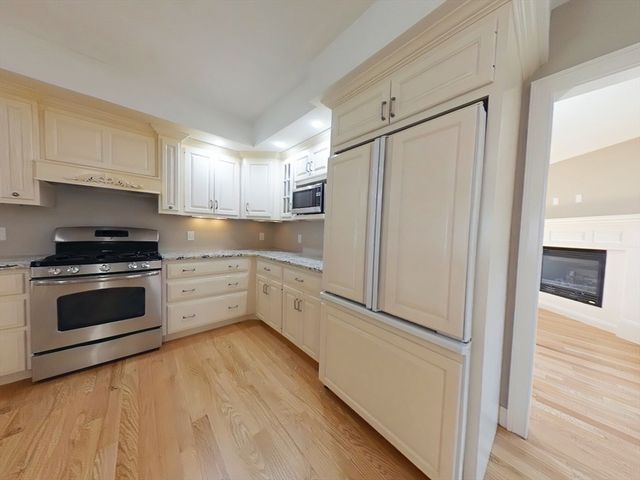 109 Farwell St 109, Newton, MA 02460