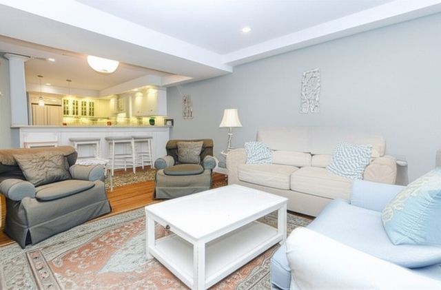 109 Farwell St 109, Newton, MA 02460
