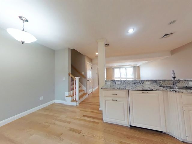 109 Farwell St 109, Newton, MA 02460