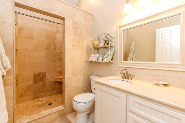 109 Farwell St 109, Newton, MA 02460